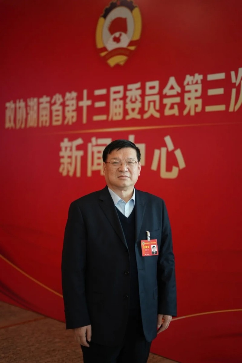 兩會(huì)供銷(xiāo)之聲丨周重旺：產(chǎn)業(yè)先行，以農(nóng)業(yè)經(jīng)營(yíng)主體的發(fā)展助力鄉(xiāng)村振興