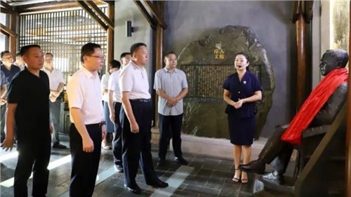 湖南省政協(xié)主席、黨組書記毛萬春一行來集團(tuán)白沙溪茶廠考察調(diào)研