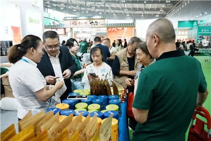 我與中部農(nóng)博會(huì)的24年 | 集團(tuán)公司副董事長(zhǎng)吳浩人：連續(xù)24年參加，進(jìn)行品牌展示與新品推廣